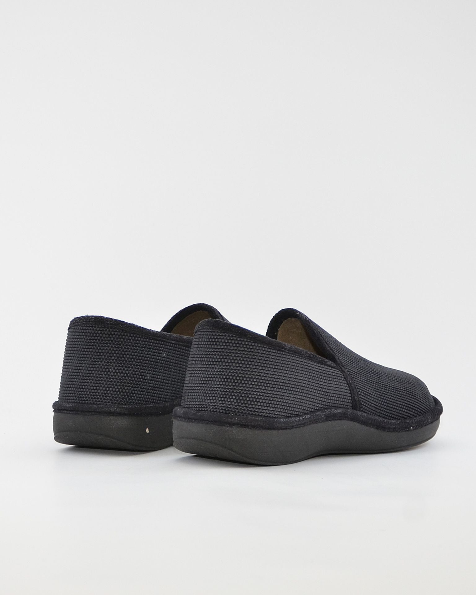 ZAPATILLAS DE CASA CERRADA HOMBRE SALVI 08D-000 DRAKO NEGRO LISO