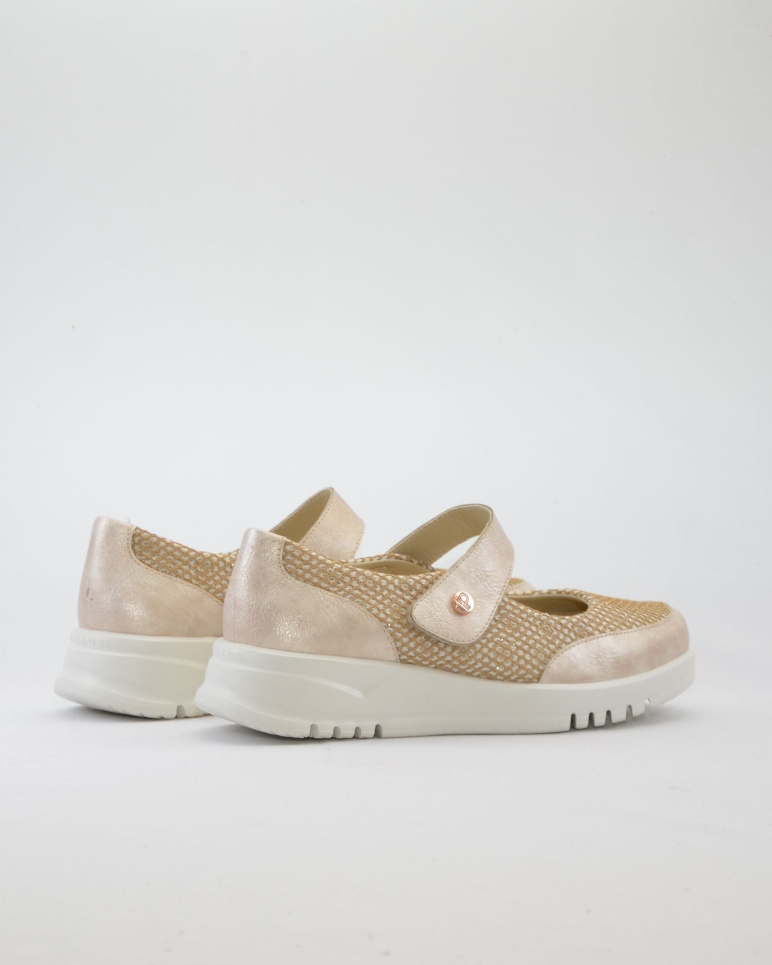 MERCEDITA CASUAL CON CIERRE DE VELCRO ANCHO ESPECIAL PITILLOS 20302 DORADO