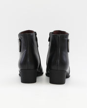 BOTIN MUJER TACON BAJO COLOR NEGRO ADORNO METALICO Y CREMALLERA TREINTAS 4619