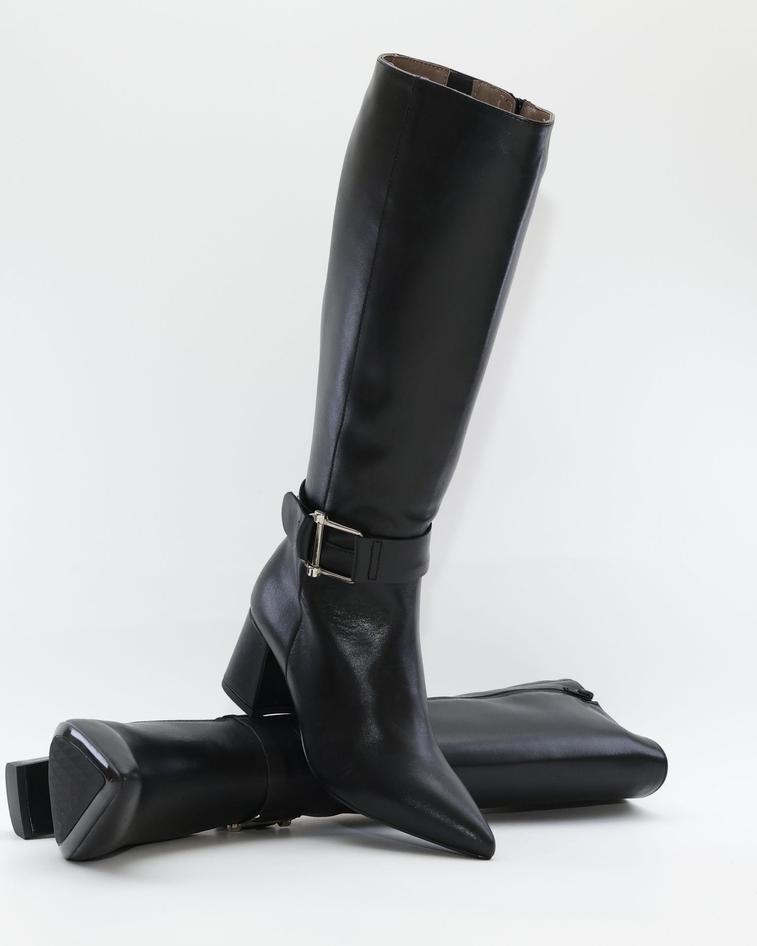 BOTA ALTA MUJER TACON ANCHO EN PIEL COLOR NEGRO ADORNO HEBILLA
