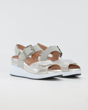 SANDALIA CUÑA PLANTILLA EXTRAIBLE MUJER TRES VELCROS ANCHO ESPECIAL COLOR VERDE Y PLATA PIE SANTO 260382 CAVA
