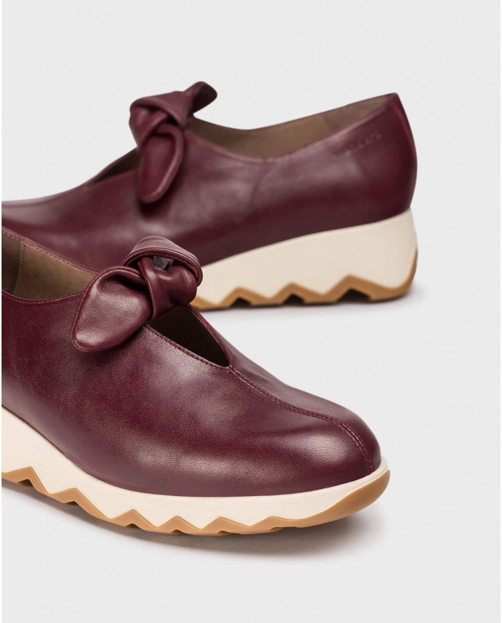 ZAPATOS CUÑA LAZO BURDEOS C7611