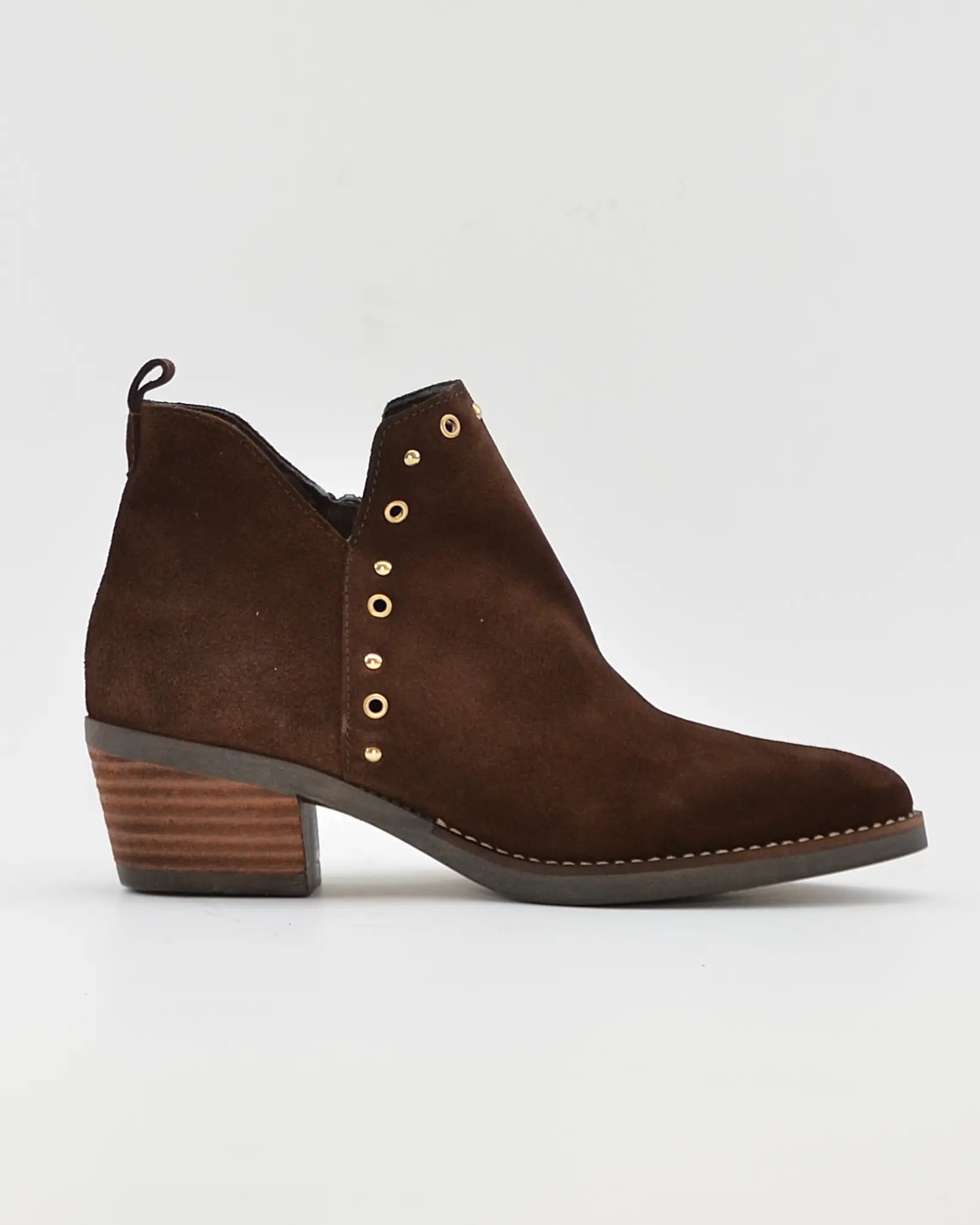 BOTIN MUJER COWBOY SERRAJE MARRÓN CHOCOLATE CON TACHAS KAOLA 3504