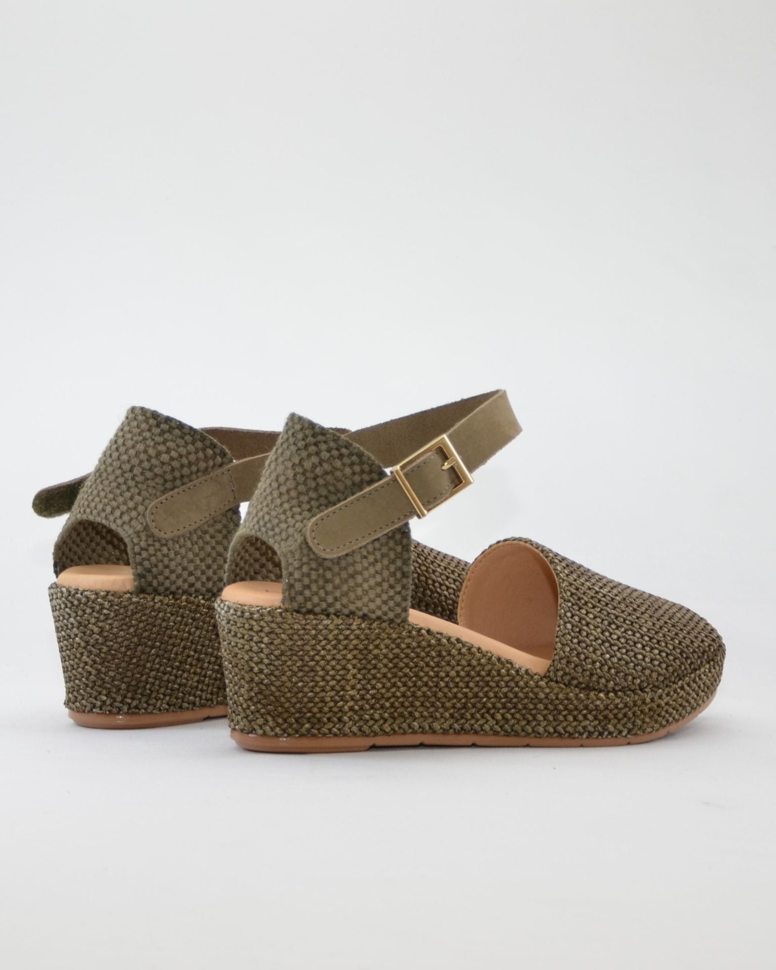 SANDALIA CON CUÑA MUJER PLANTA ACOLCHADA RAFIA KAKI PITILLOS 11260