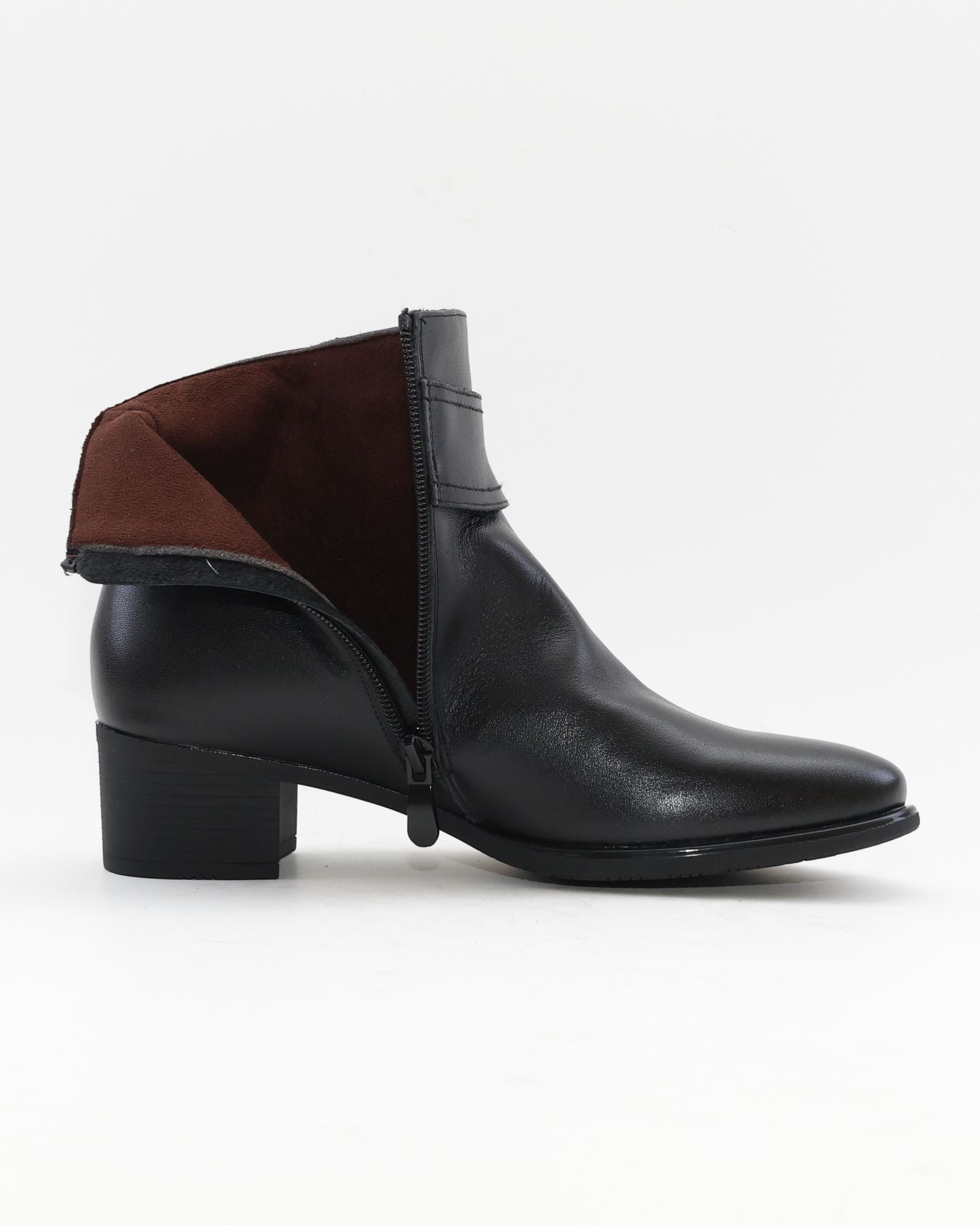 BOTIN MUJER TACON BAJO COLOR NEGRO ADORNO METALICO Y CREMALLERA TREINTAS 4619