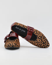 MERCEDITAS MUJER ANIMAL PRINT GUEPARDO CHAROL BURDEOS CON CORREA Y HEBILLA LACOMBA MOSS