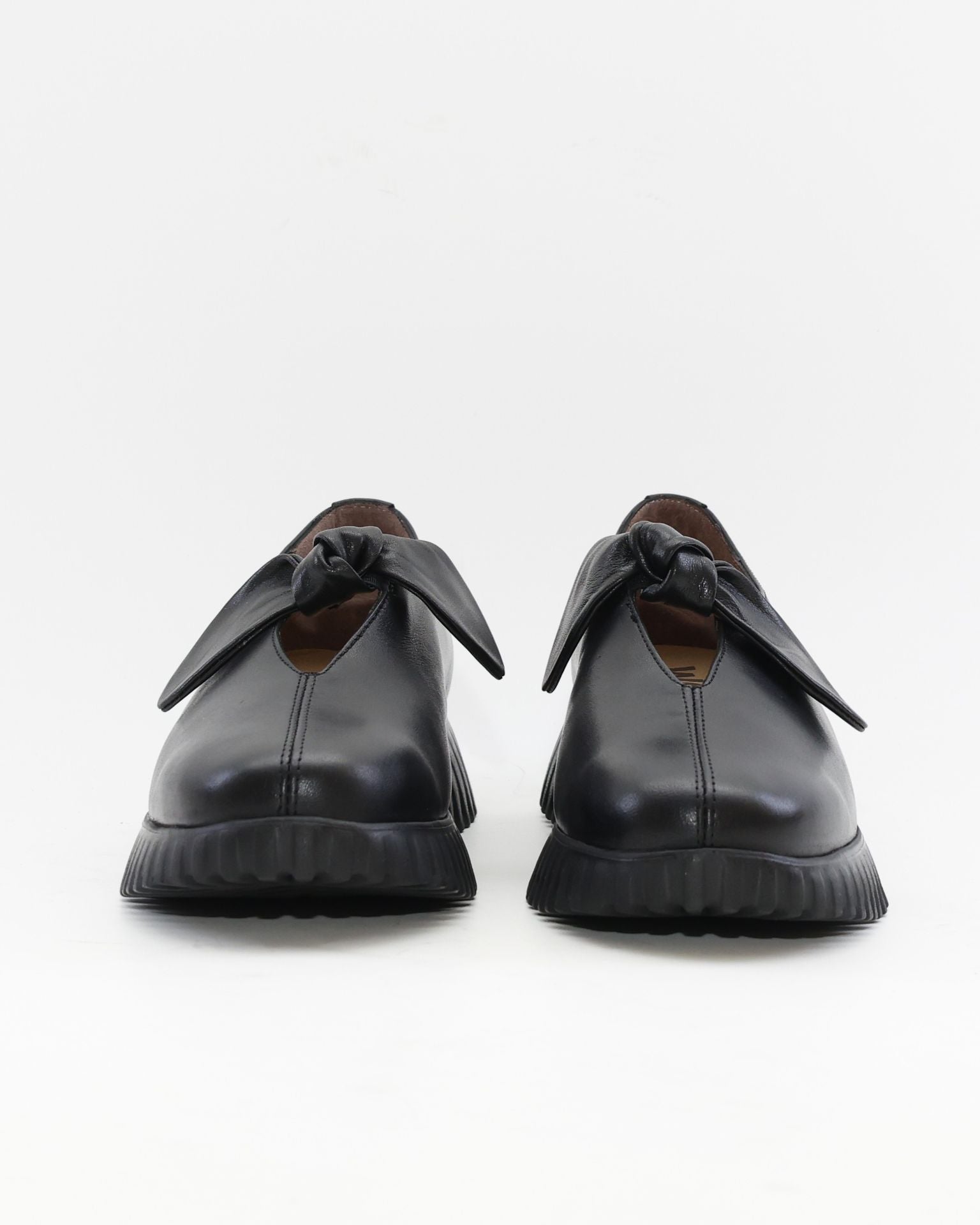 ZAPATO MUJER ESCOTADO ADORNO LAZO ANUDADO WONDERS A-4421 VELVET NEGRO