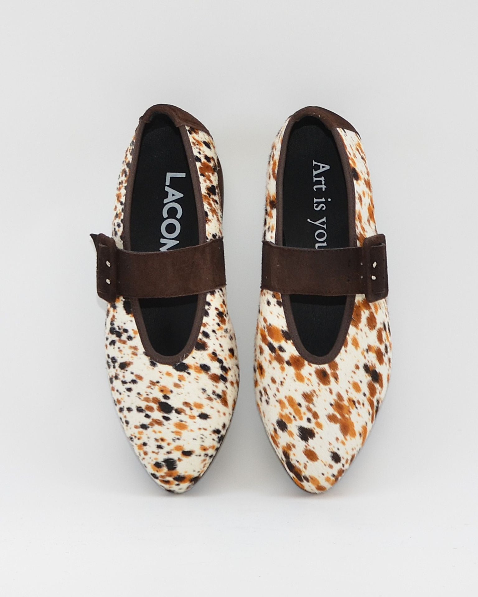 MERCEDITAS MUJER ANIMAL PRINT PONY ANTE MARRON CHOCOLATE CON CORREA Y HEBILLA LACOMBA PRALINE