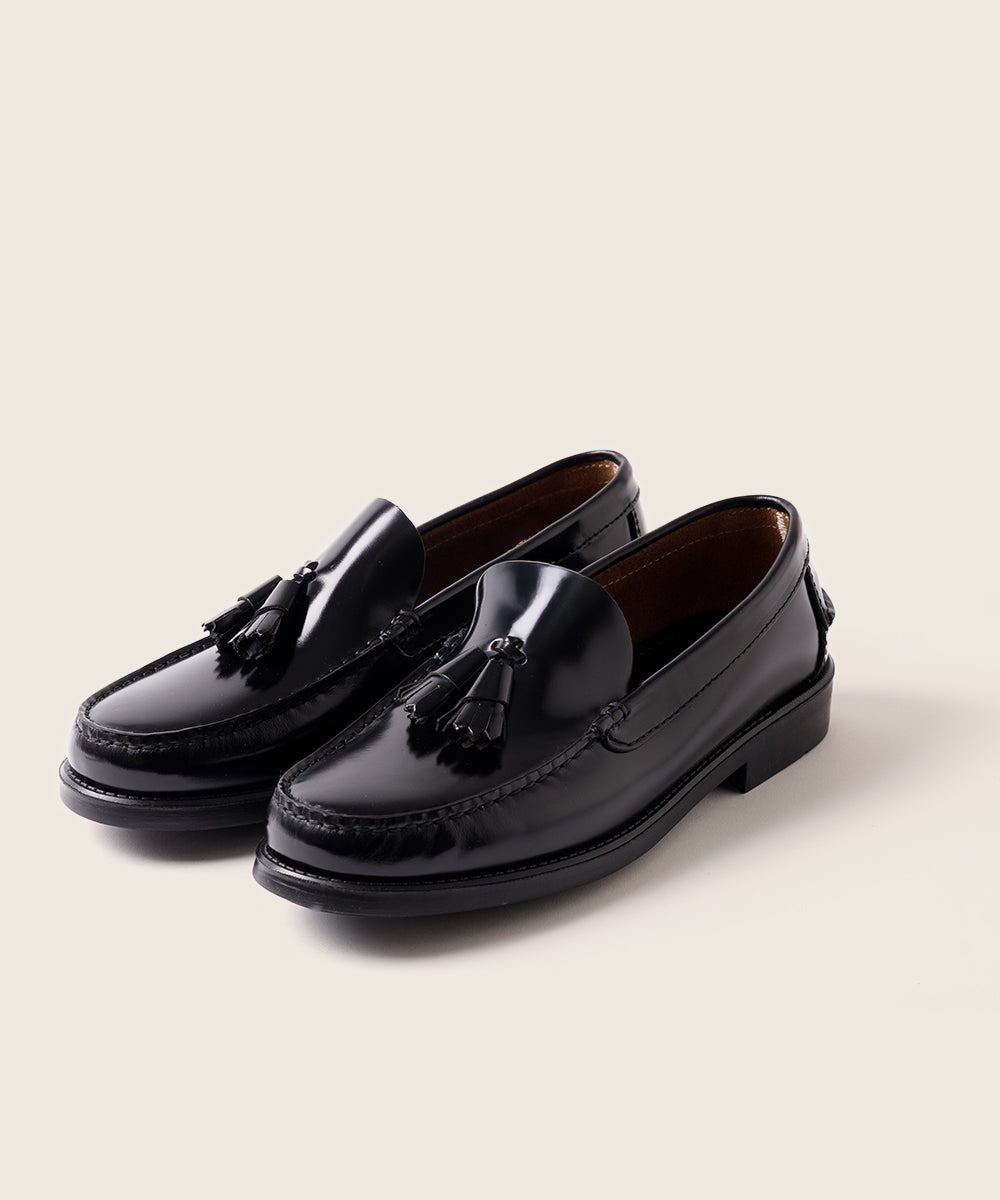 MOCASIN COSIDO A MANO NEGRO BORLAS 101 PISO DE GOMA