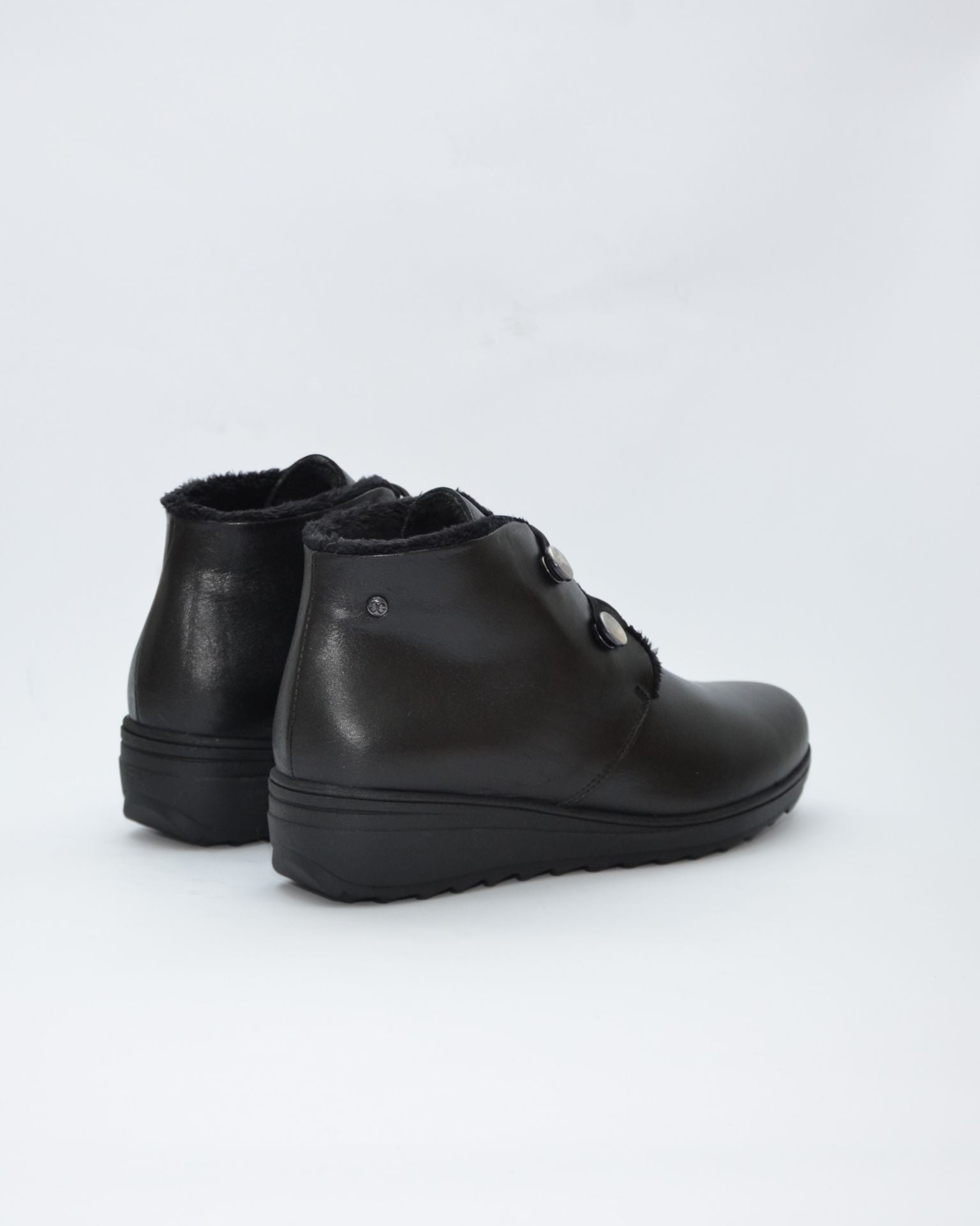 BOTINES DE MUJER CON CUÑA Y CIERRE DE ELASTICOS COLOR NEGRO