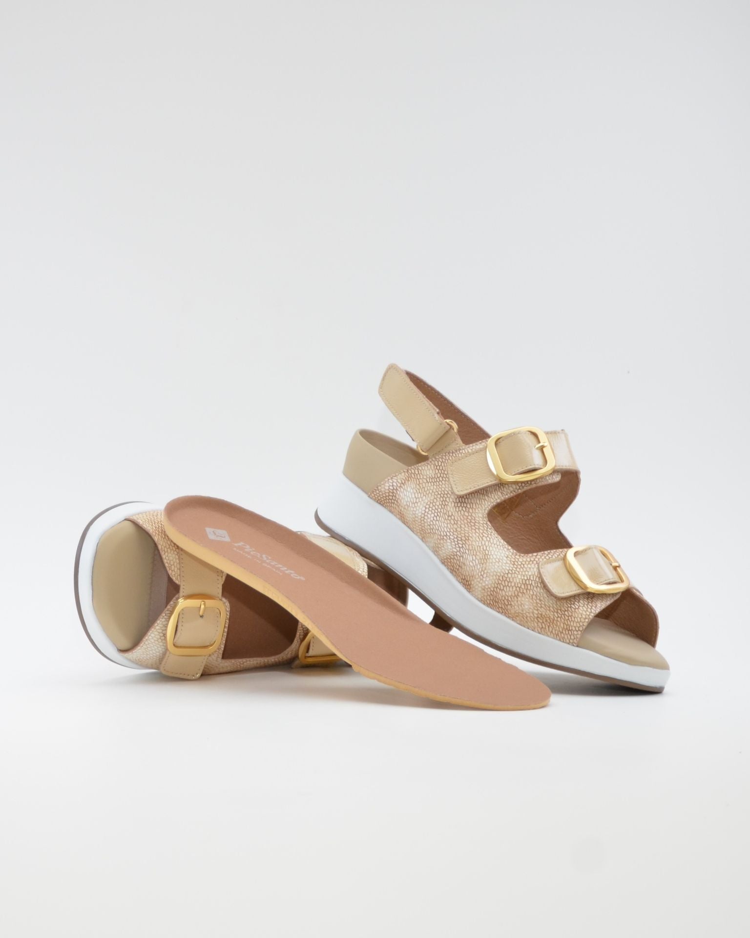 SANDALIA DOS HEBILLAS PLANTILLA EXTRAIBLE MUJER CIERRE TRES VELCROS ANCHO ESPECIAL COLOR BEIGE PIE SANTO 260427
