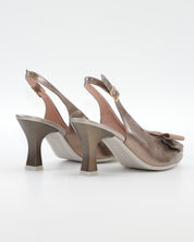 ZAPATO SALON DESTALONADO ADORNO LAZO PITILLOS 11191 BRONCE