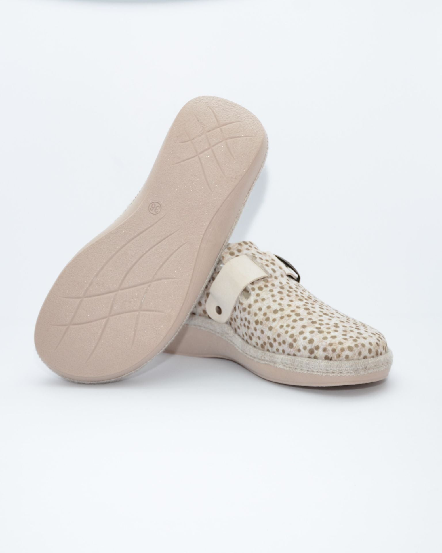 ZAPATILLAS DE CASA MUJER CON HEBILLA