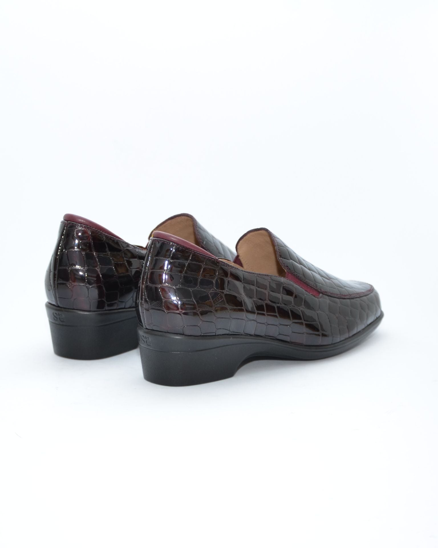 ZAPATO ANCHO ESPECIAL CHAROL COCO BURDEOS PLANTILLA EXTRAIBLE 255610-03