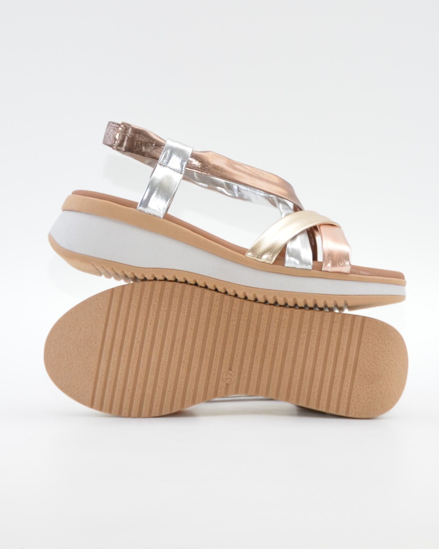 SANDALIA CUÑA MUJER TIRAS METALIZADAS PLANTA DE GEL OH MY SANDALS 5941