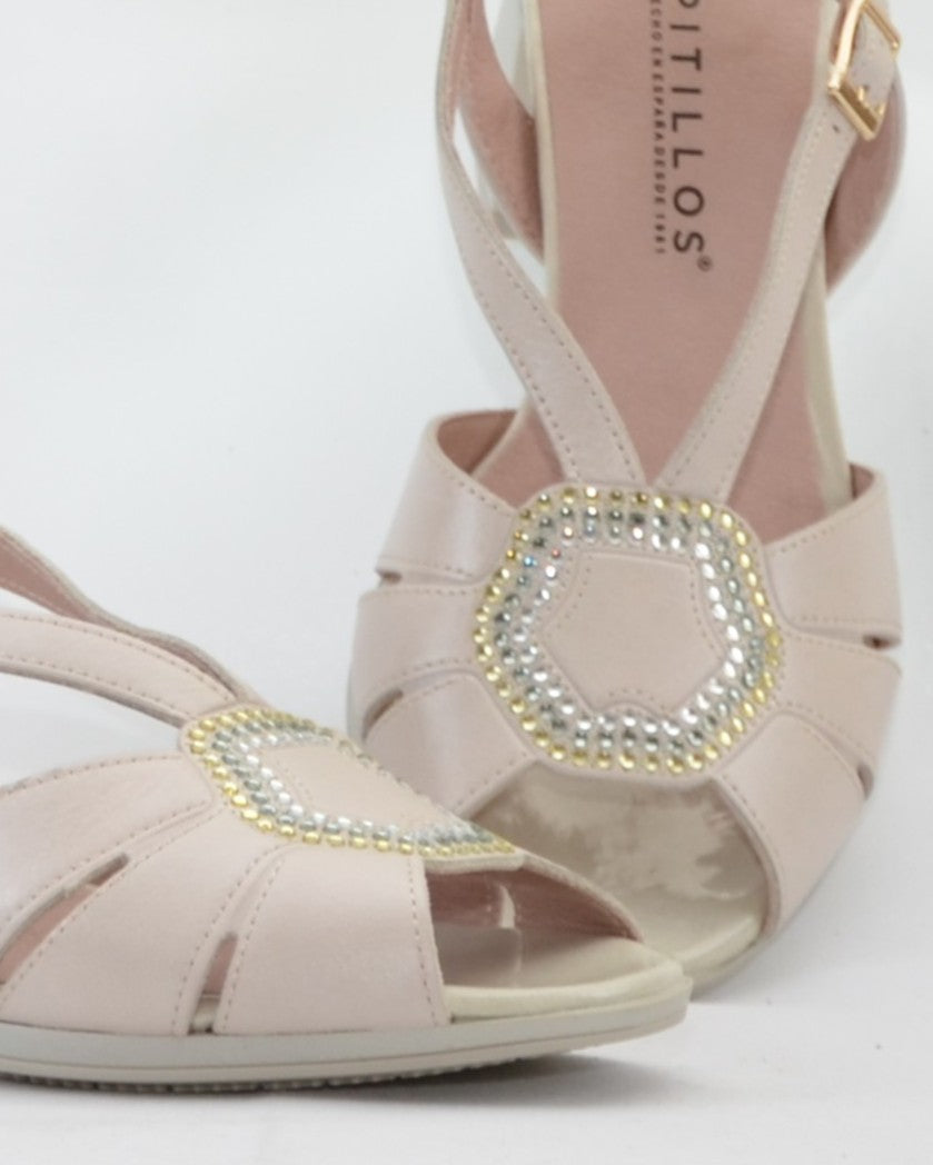SANDALIA VESTIR TACON CUADRADO COLOR NUDE ADORNO DORADO PITILLOS 11215