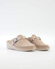 ZAPATILLA MUJER CUÑA BEIGE CON PLANTILLA EXTRAIBLE CERRADA DE LA PUNTERA CON HEBILLA  J.ORTEGA 4031 A