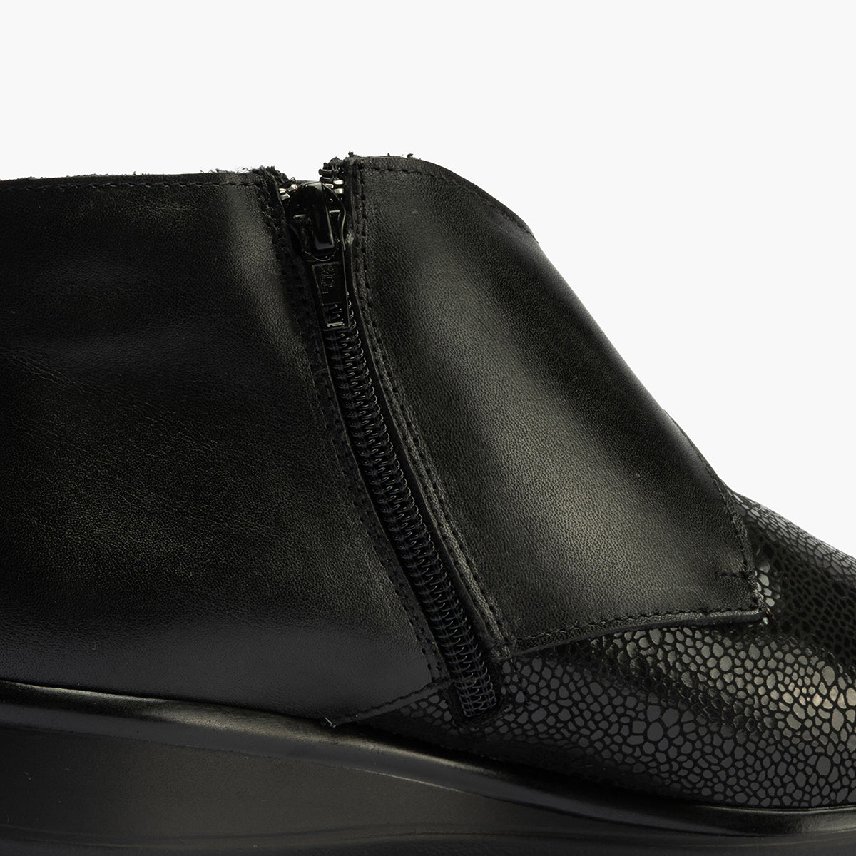 BOTIN ANCHO ESPECIAL VELCRO NEGRO 10713