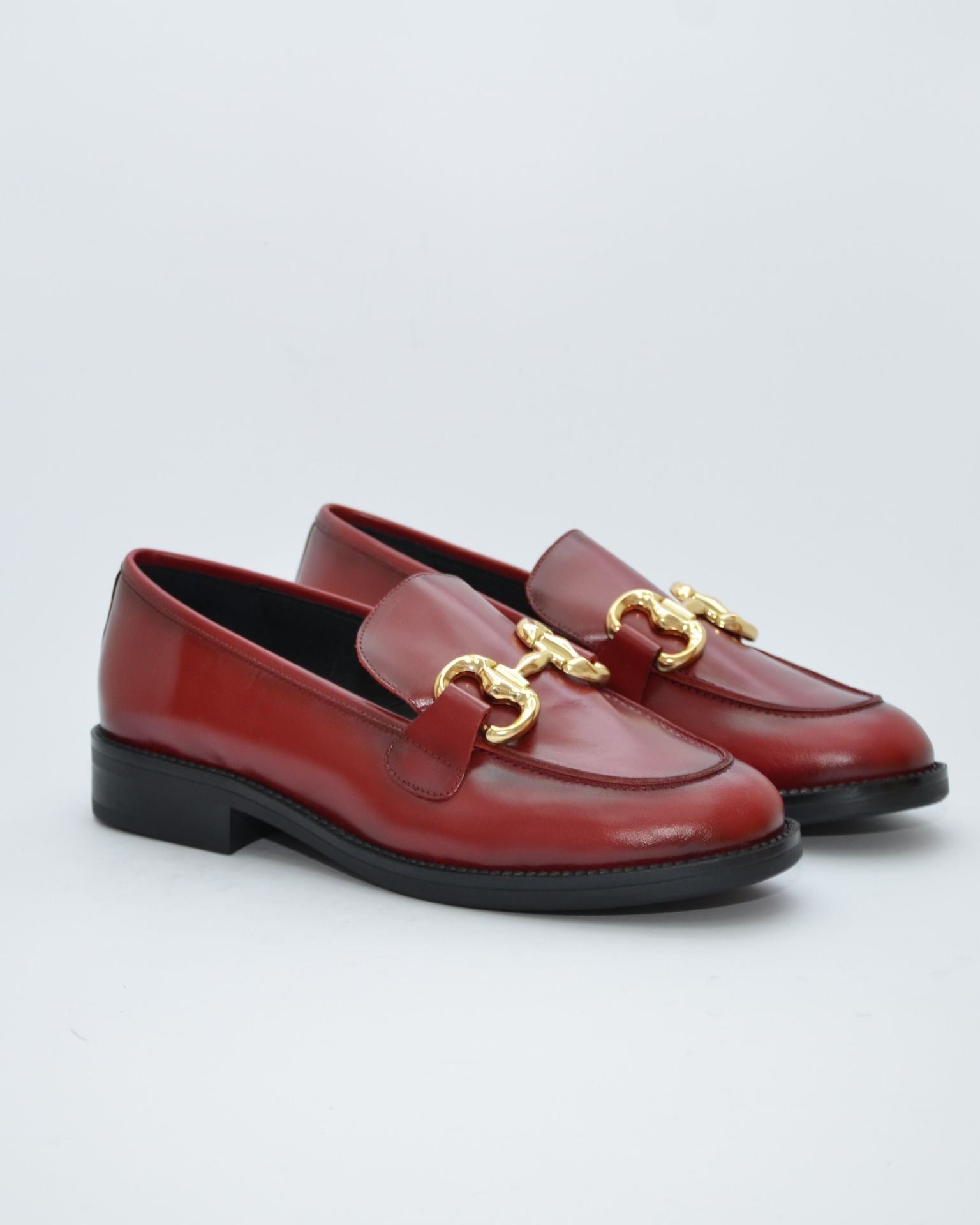 MOCASINES MUJER BURDEOS ESTRIBO DORADO