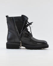 BOTA TIPO MILITAR PIEL COLOR NEGRO CARMELA 164337