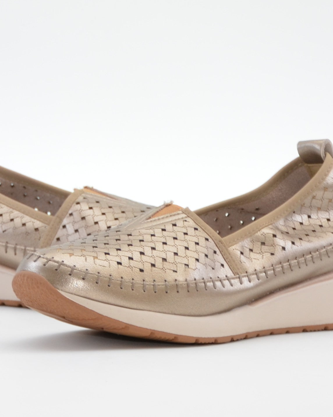 MOCASIN MUJER COLOR BRONCE TREINTAS L4554