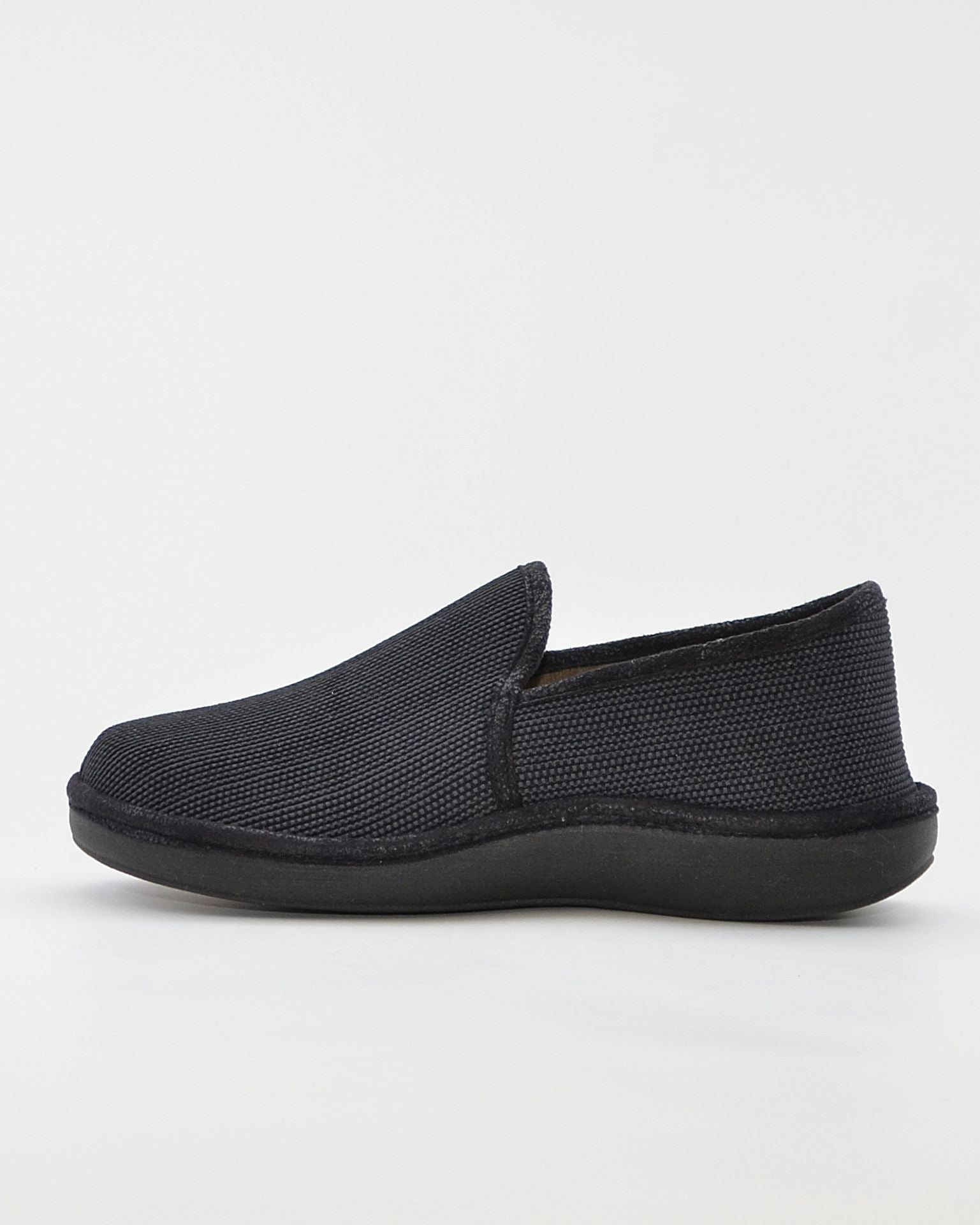 ZAPATILLAS DE CASA CERRADA HOMBRE SALVI 08D-000 DRAKO NEGRO LISO
