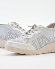 ZAPATO DE CORTE DEPORTIVO MUJER CON CUÑA Y CORDON ELASTICO TREINTAS L4569 PLATA