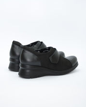 ZAPATO MUJER CUÑA NEGRO VELCRO ANCHO ESPECIAL  8104 CONFORT CLASS
