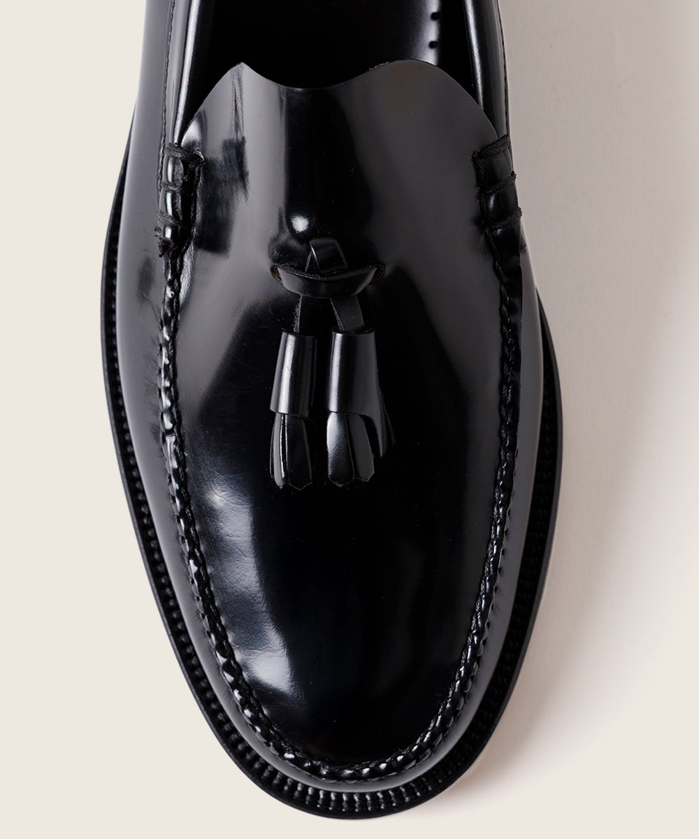 MOCASIN COSIDO A MANO NEGRO BORLAS 801 SUELA DE CUERO
