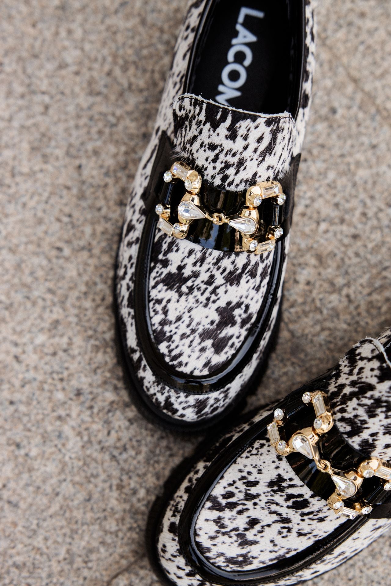 MOCASIN MUJER ANIMAL PRINT ADORNO BRILLO LACOMBA COSMOS