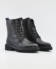 BOTA TIPO MILITAR PIEL COLOR NEGRO CARMELA 164337