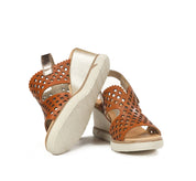 SANDALIA MUJER FLUCHOS COLOR CUERO CON TIRA TRASERA METALIZADA SMASH F1972