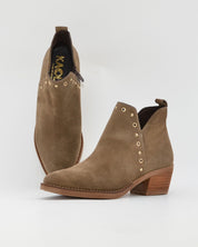 BOTIN MUJER COWBOY SERRAJE TAUPE CON TACHAS KAOLA 3504