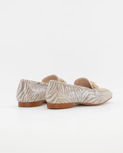 ZAPATO MOCASIN MUJER PLANO ESTAMPADO METALIZADO PLATINO CAYETANO 17200