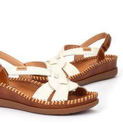 SANDALIA PLANA DE PIEL TRENZADA COLOR BLANCO ROTO PIKOLINOS W8K-1839C2 NATA