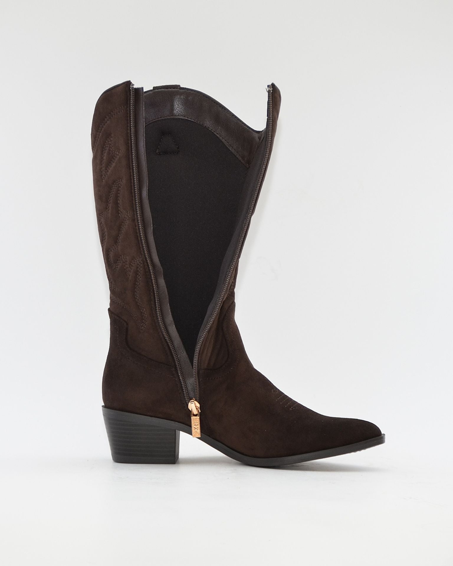 BOTA COWBOY COLOR MARRÓN CHOCOLATE CON CREMALLERA  XTI 144308