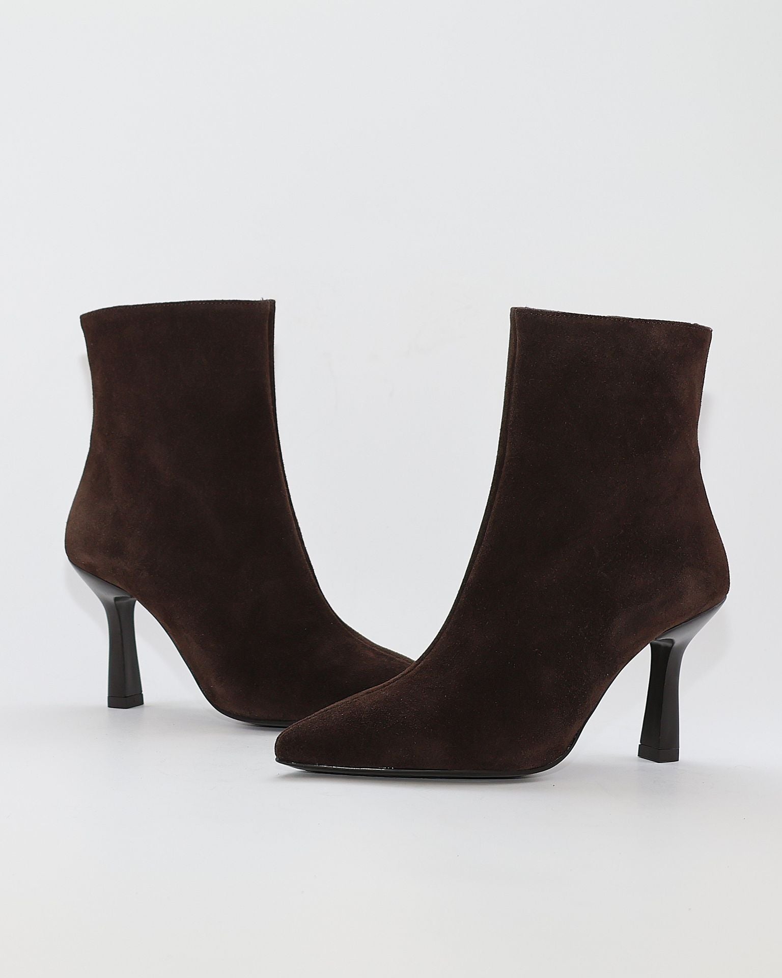 BOTIN DE MUJER TACON FINO COLOR SERRAJE MARRON CHOCOLATE DESIREE SHEILA