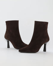 BOTIN DE MUJER TACON FINO COLOR SERRAJE MARRON CHOCOLATE DESIREE SHEILA
