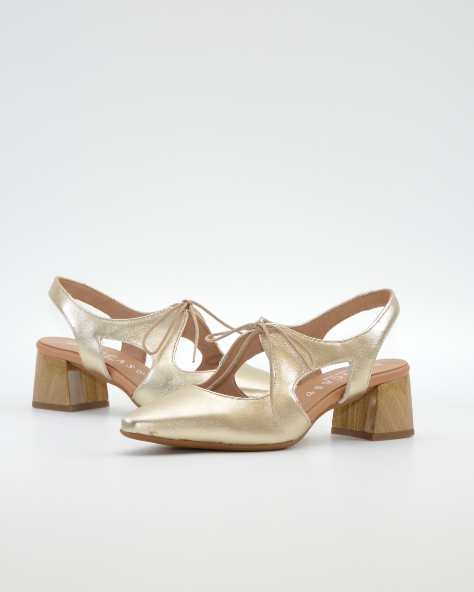 ZAPATO MUJER PLATINO TACON GRUESO DESTALONADO CON CORDON D CHICAS 4892 E. SAHARA
