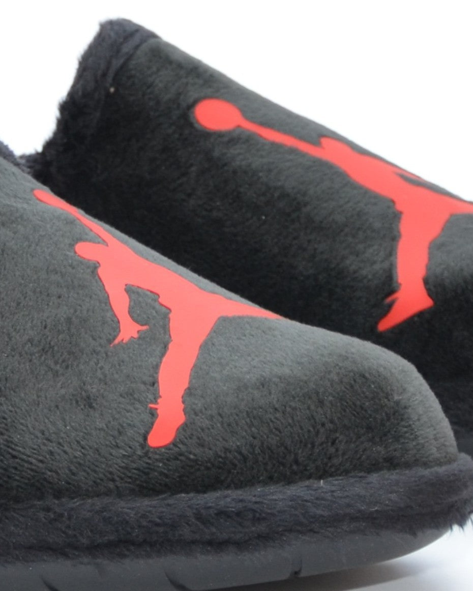 ZAPATILLAS CASA HOMBRE NEGRO JORDAN ROJO
