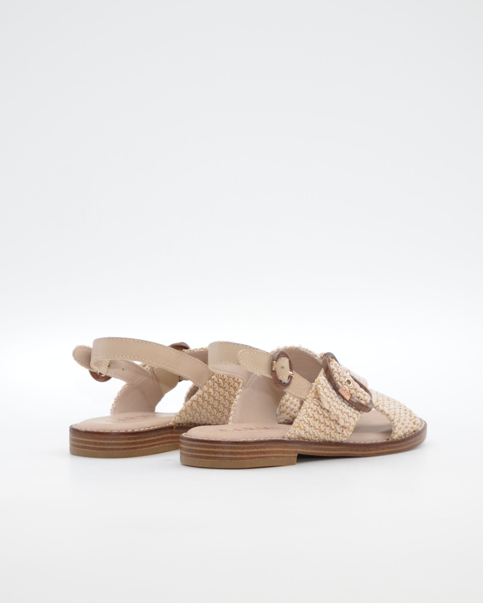 SANDALIA MUJER PLANA BEIGE CON DETALLES EN CUERDA TRENZADA CARMELA 163160