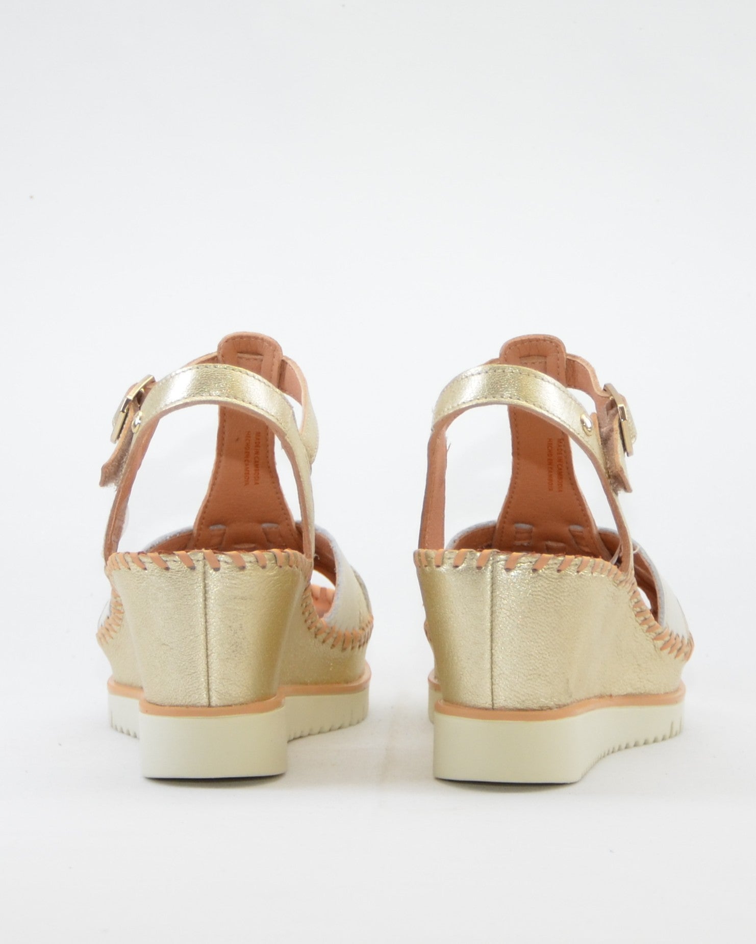 SANDALA DE CUÑA MUJER COLOR PLATINO TIRAS EN BEIGE NUDE PIKOLINOS W3Z-1836CLC1