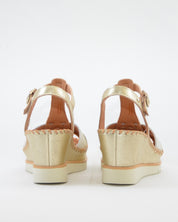 SANDALA DE CUÑA MUJER COLOR PLATINO TIRAS EN BEIGE NUDE PIKOLINOS W3Z-1836CLC1