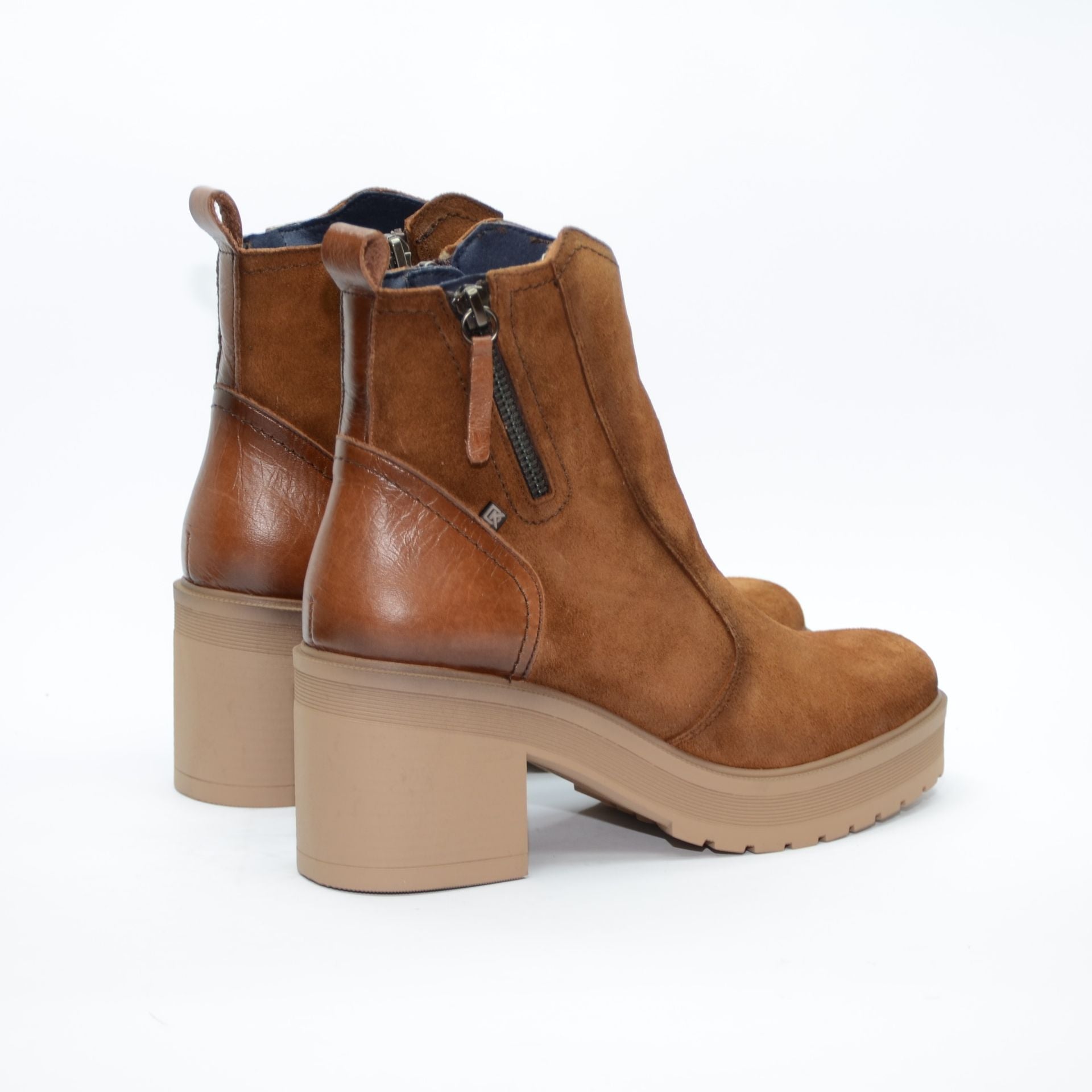 BOTIN SERRAJE CUERO TACON CUADRADO SARAH D9353