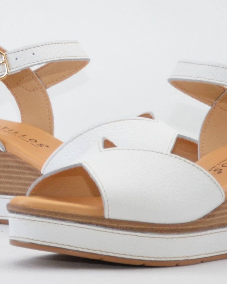 SANDALIA CUÑA BLANCA PARA MUJER CON PLANTA ACOLCHADA PITILLOS 11280