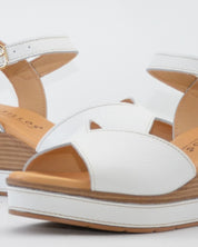 SANDALIA CUÑA BLANCA PARA MUJER CON PLANTA ACOLCHADA PITILLOS 11280