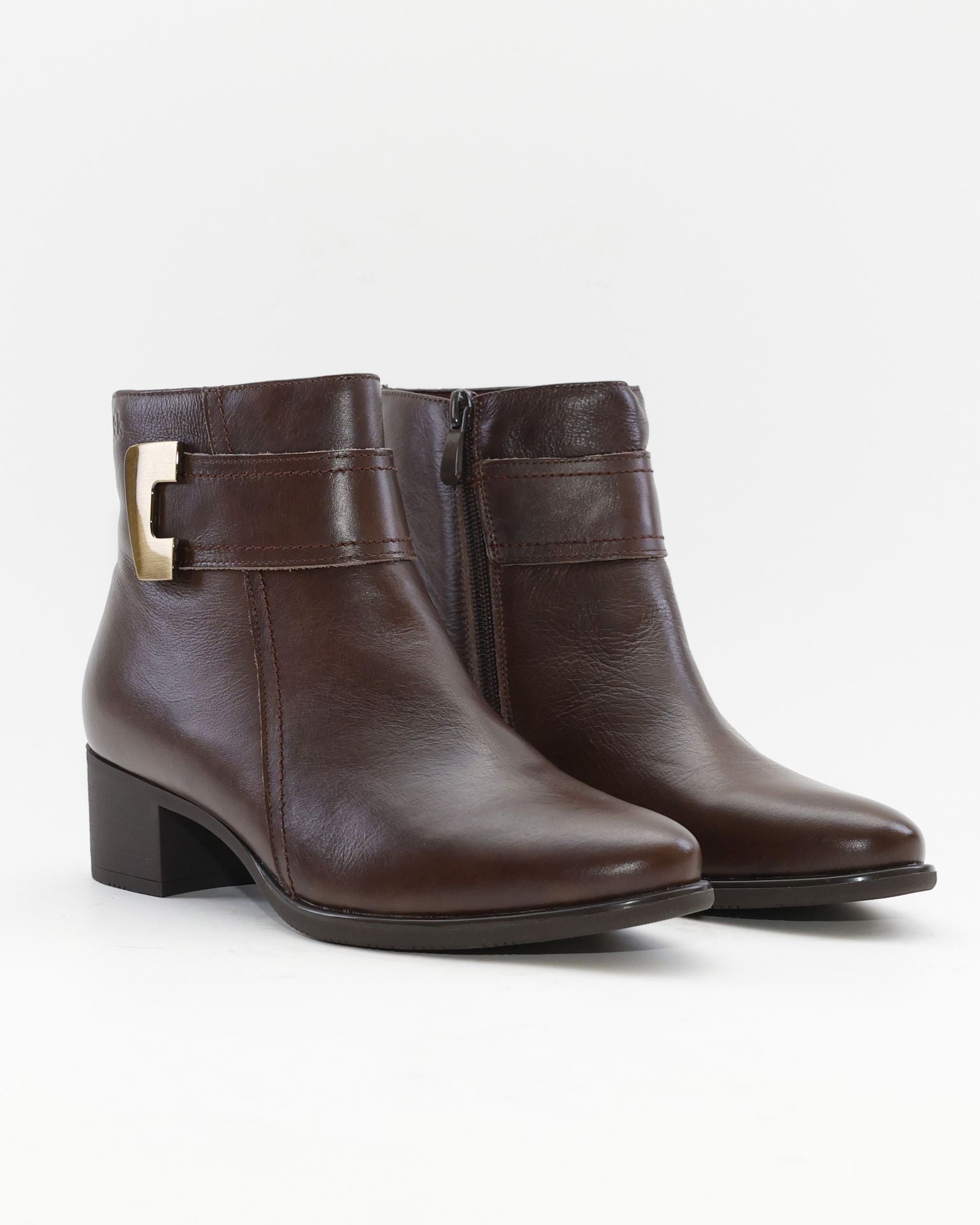 BOTIN MUJER TACON BAJO COLOR MARRON ADORNO METALICO Y CREMALLERA TREINTAS 4619