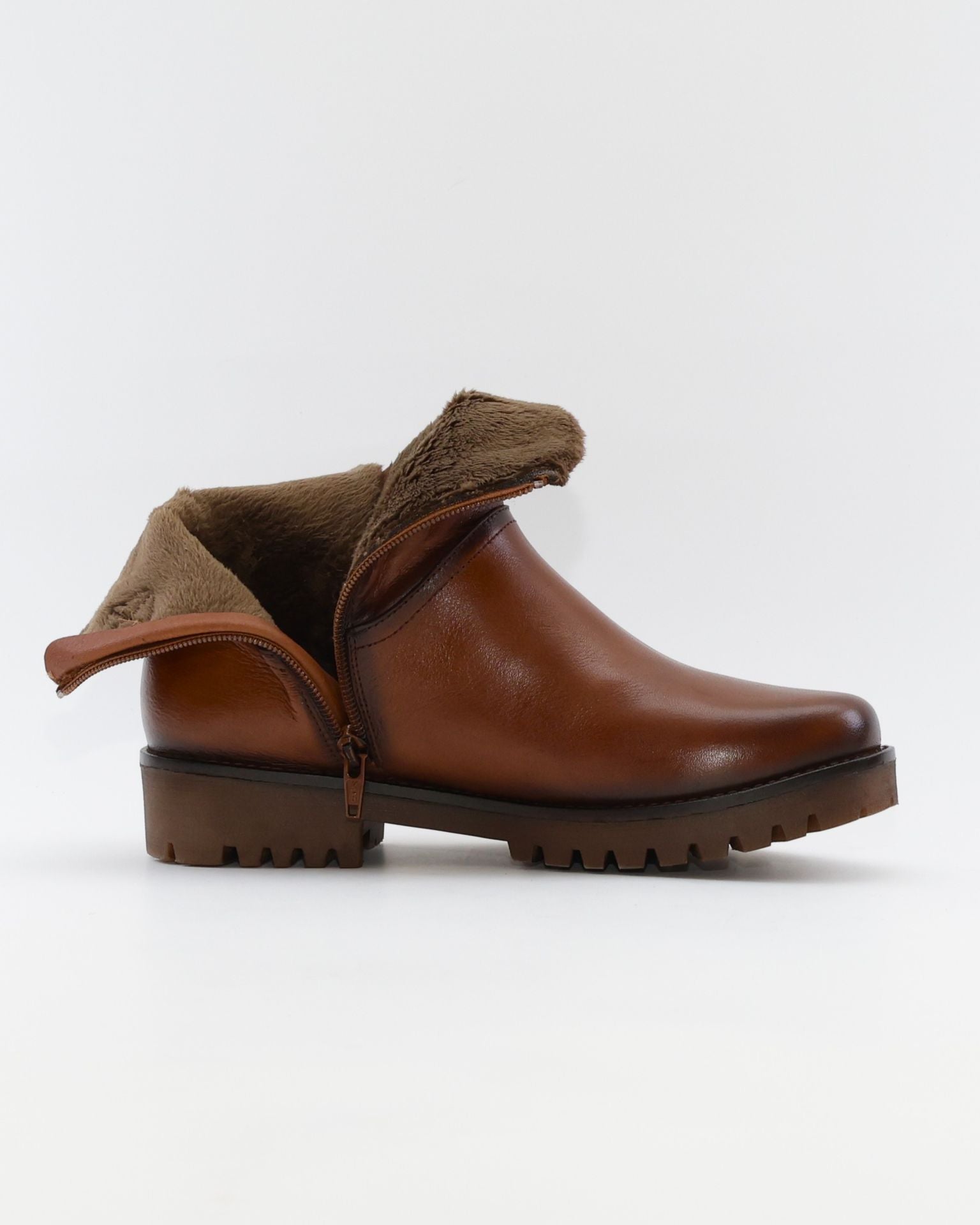 BOTA MUJER PLANA CON VELCRO COLOR CUERO GIORDA 23389