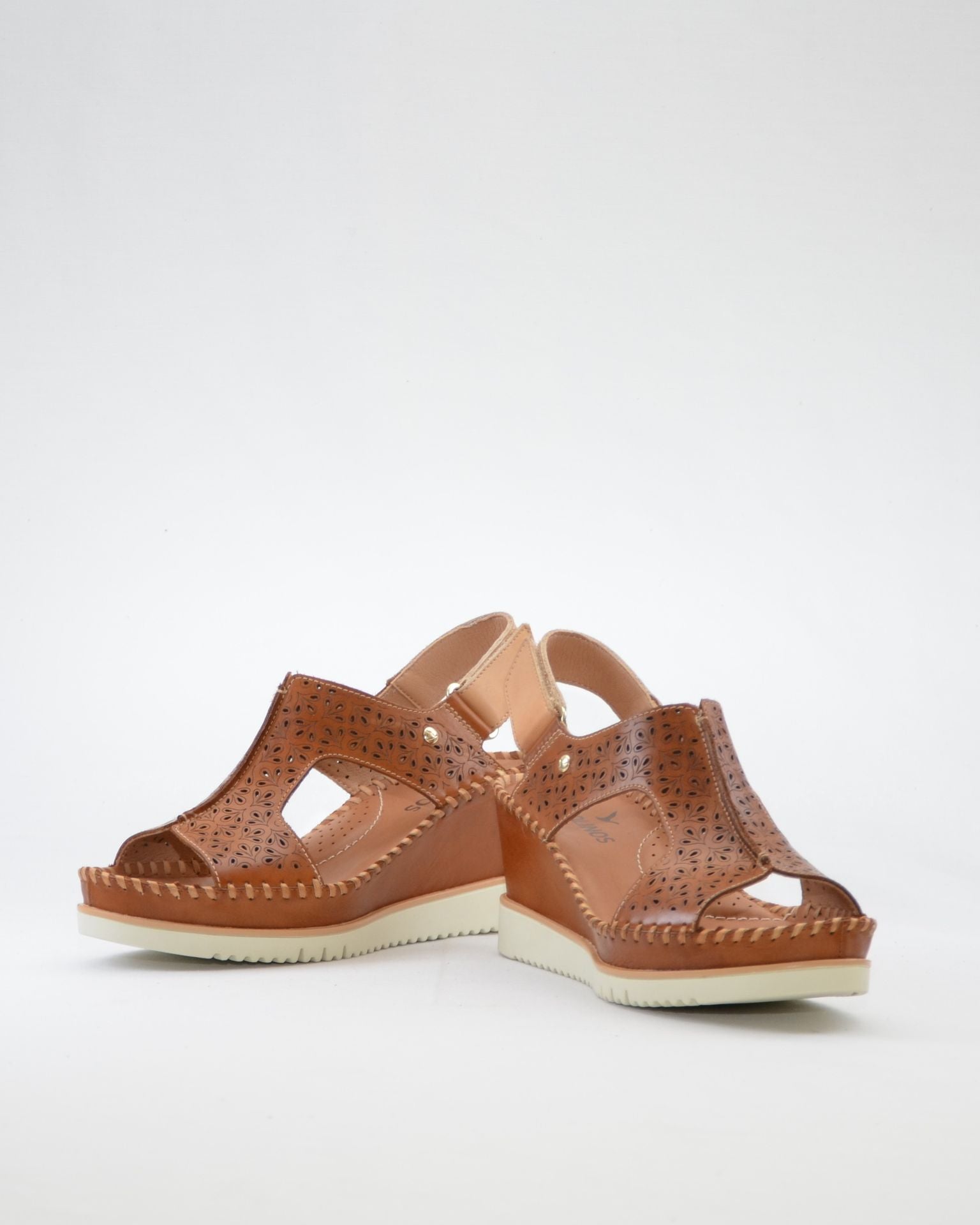 SANDALIA CUÑA MUJER PIEL MICROPERFORADA COLOR BRANDY PIKOLINOS W3Z-1623C1