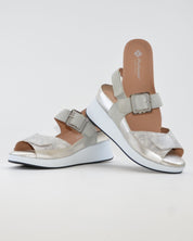 SANDALIA CUÑA PLANTILLA EXTRAIBLE MUJER TRES VELCROS ANCHO ESPECIAL COLOR VERDE Y PLATA PIE SANTO 260382 CAVA